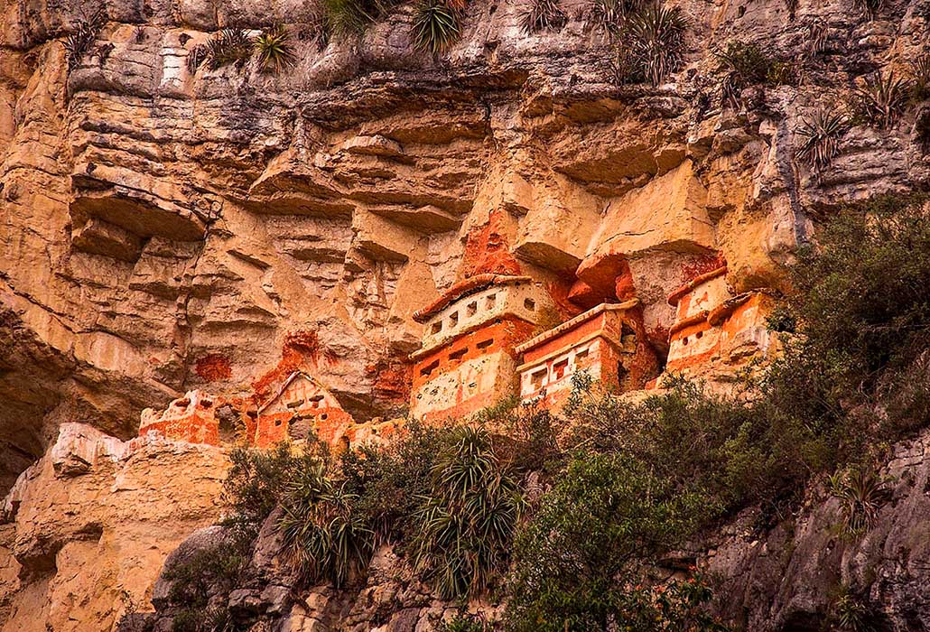 Mausoleos de Revash & Museo de Leymebamba - Chachapoyas